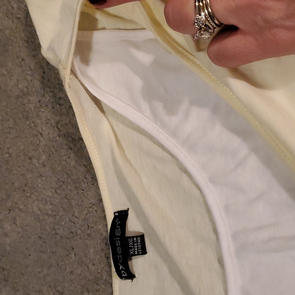 Jr's xl pale yellow mock layered tee bundle only - Picture 5 of 7